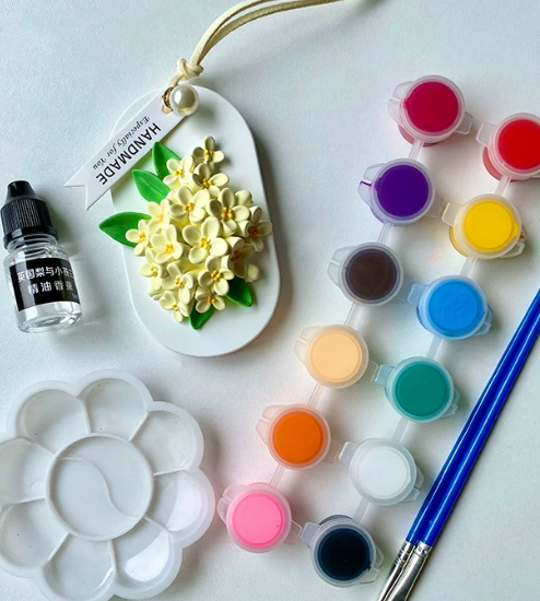 Aromatic plaster with flowers as a DIY project for 18th birthdays and creative celebrations in Magdeburg