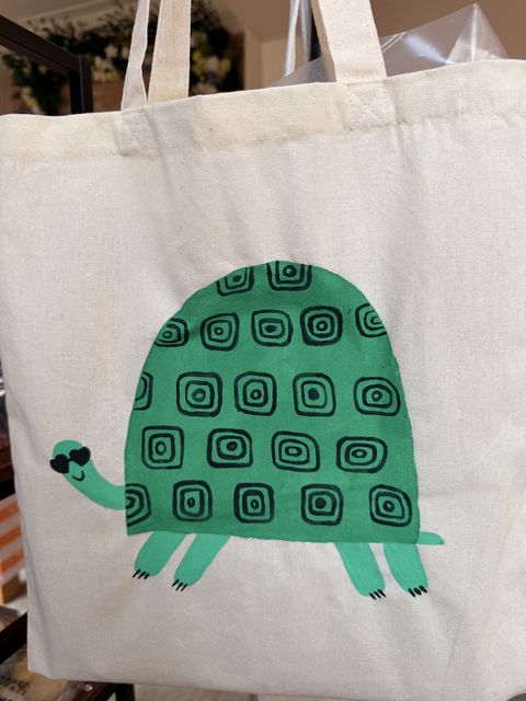 Green turtle painted on a tote bag
