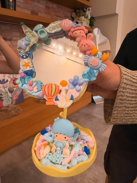 Hand mirror decorated with decoden cream and pastel figures