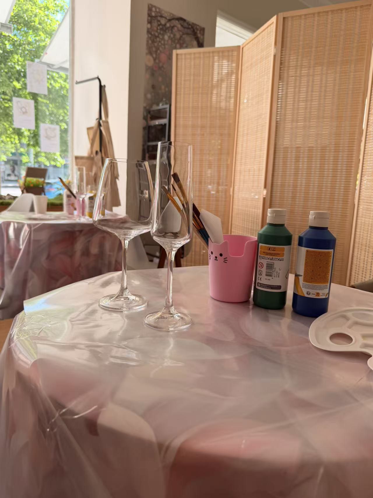 Tote bag painting workshop Magdeburg with white wine, paints and brushes